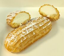 Пирожное Эклер с заварным кремом