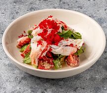 Салат с крабом, авокадо и киноа