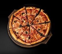 Пицца пепперони с беконом 