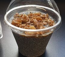 Десерт на молоке с семенами чиа и абрикосом