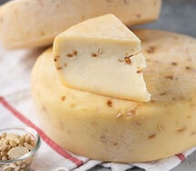 Сыр с орехами