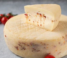 Сыр с вяленым томатом