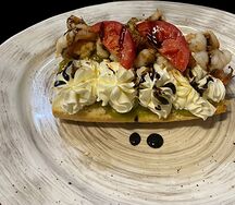 Брускетта с креветками