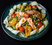 Салат с цыпленком и персиком