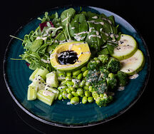 Зеленый салат с авокадо