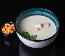 Сливочный суп с лососем