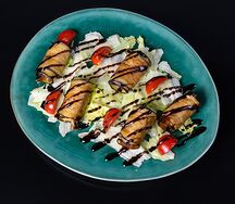 Теплый салат с лососем