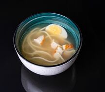Куриный бульон с яйцом