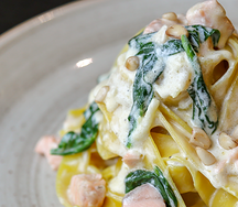 Феттуччине с лососем