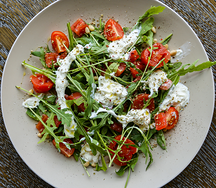 Салат со страчателлой