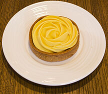 Тарталетка с лимоном и маракуйей