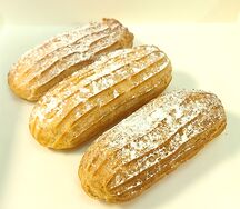 Пирожное Эклер с заварным кремом