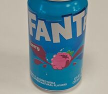 Напиток Фанта с ягодным вкусом