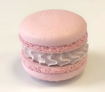 Макарон Черная смородина 