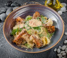 С креветками, кокосом и пастой орекьетти