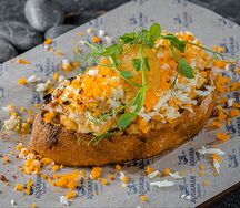 Брускетта с тремя видами трески