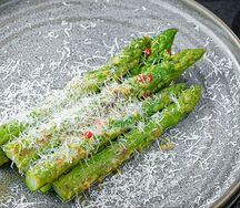 Спаржа на гриле