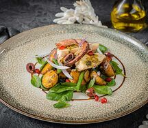 Салат с осьминогом