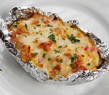 Печеная картошка с креветками