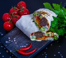 Ролл с люля-кебабом из курицы