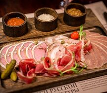 Тарель мясных закусок