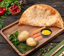 Чебурек с сосисками в горчичном соусе и картошкой