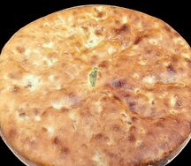 Осетинский пирог с ветчиной, сыром и грибами