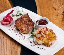 Свиная шейка в апельсиновом соусе с овощами