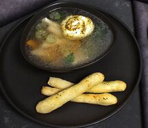 Куриный бульон с яйцом и курицей