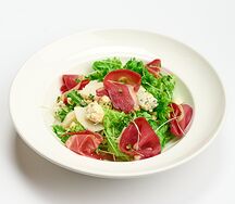 Салат с копченой утиной грудкой и грушей