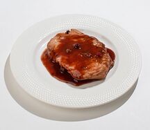 Индейка в брусничном соусе