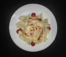 Салат Цезарь с креветками
