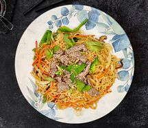 Яичная лапша с говядиной