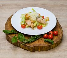Салат Цезарь с курочкой