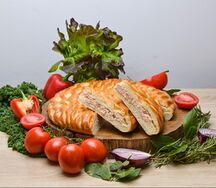 Пирог с красной рыбой и сыром