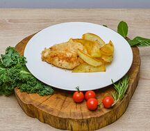 Шницель куриный с картофельными дольками