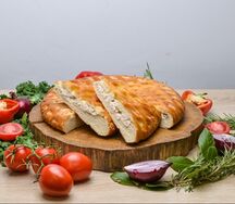 Пирог с курицей, грибами и сыром