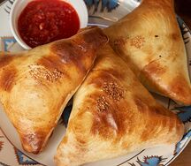 Самса картофелем и мясом халяль