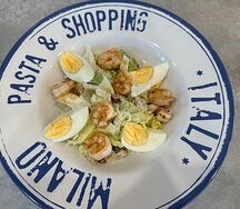 Салат Цезарь с креветками