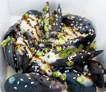 Мидии в сливочном соусе с сыром дорблю