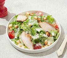 Салат Цезарь с курицей