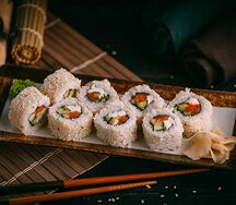 Ролл Филадельфия в кунжуте