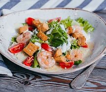 Салат Цезарь с креветкой