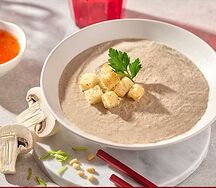 Крем-суп из шампиньонов с сухариками