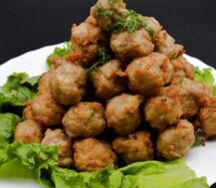 Фрикадельки из свиного фарша в соевом соусе