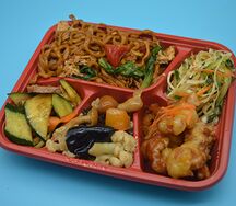 Лапша с яйцом и овощами