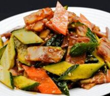 Салат свиная рулька с огурцом