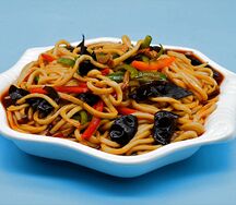 Лапша в кисло-сладком соусе