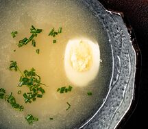 Бульон куриный с яйцом