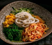 Поке с кальмаром с соусом Унаги Основной